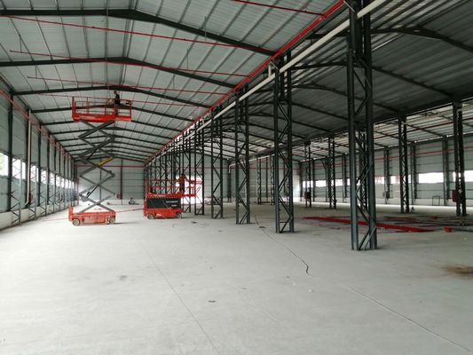 Hot Dip gegalvaniseerd / geverfde staalstructuur Warehouse Building Pre-engineered