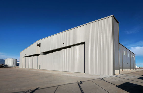 Hoogbouw staalstructuur geprefabriceerd vliegtuig hangar metaal vliegtuigen hangars magazijn