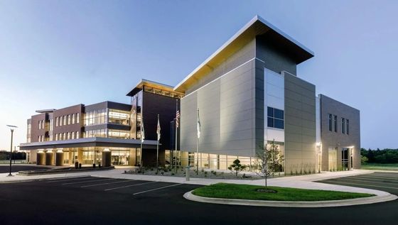 Eco-vriendelijke industriële pre-engineered metalen gebouwen staal structuur weersbestendigheid