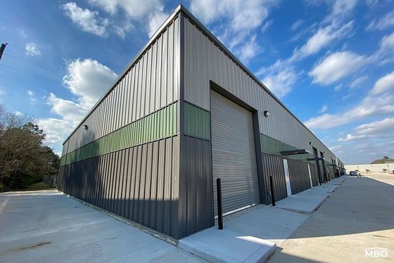 Grote staalconstructie PEB schurenconstructie Industrieel magazijn Metalen PEB gebouwconstructie