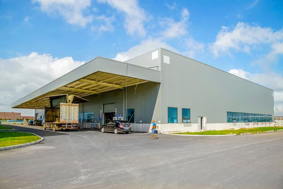 Snel installeer Prefab metalen magazijn Windweerstand met sandwichpaneel dakbekleding