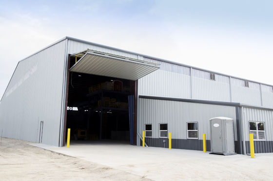 Hoogbouw van stalen schuren Gebouw met sandwichpaneelmuurtype