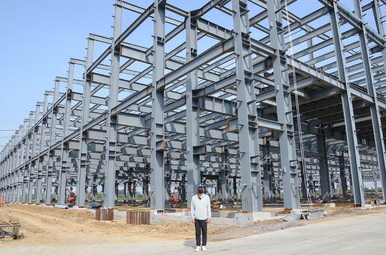 ISO9001 Voorgefabriceerde lichte staalstructuur Gebouw Constructie Metalen werkplaats Schuur