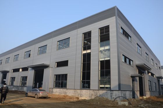 Ondersteuning van stalen frame magazijn- en kantoorgebouwen met vooraf ontworpen structuren van derden