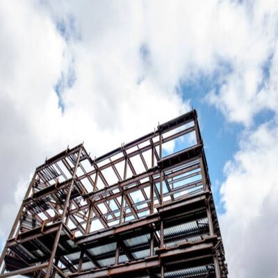 Op maat gemaakte moderne staalconstructie met snelle installatie, weinig onderhoud en een levensduur van 50 jaar
